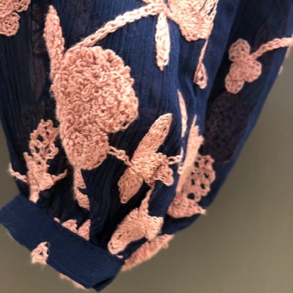 NEW Sunday in Brooklyn embroidered top navy/rose! - Picture 2 of 5